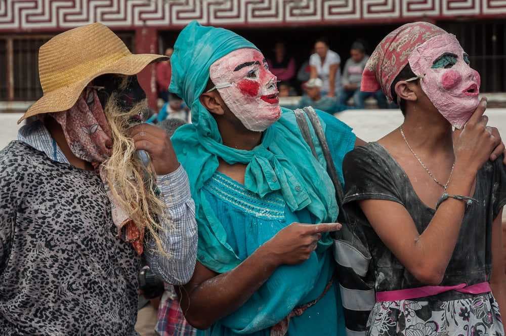 A group of sayacas confab to decide on who will be the next kid to tackle.