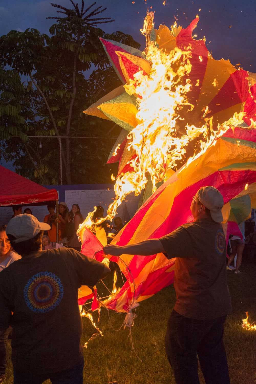 This globo didn't make it off of the ground before it caught fire at the Regata de Globos in Ajijic.
