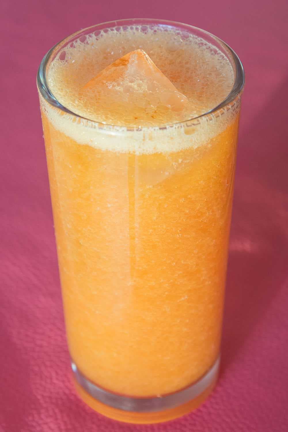 Agua fresca de melón: jugo de melón.