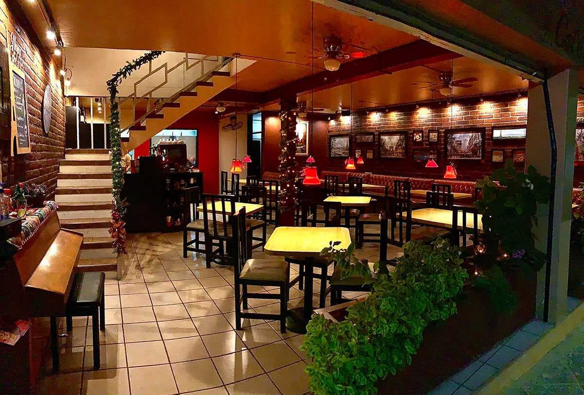 Inside Nuevo Café Paris.