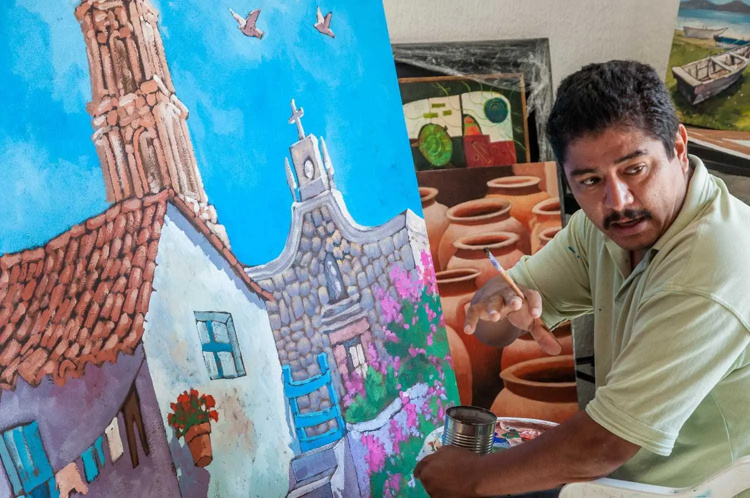 Efrén Gonzalez at work on one of his paintings in 2010.