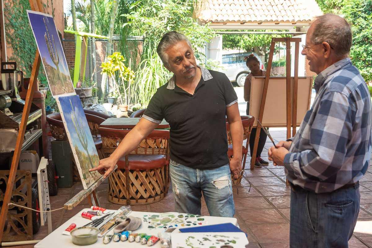 Javier gives painting classes every Saturday from 10 a.m. to 1 p.m. at Paseo del Tepalo #10 in Ajijic.