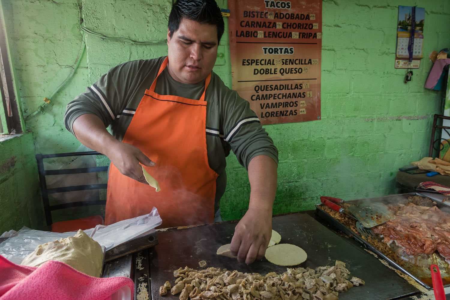 Juan Enciso y su familia sirven tacos todos los días excepto los martes a partir de las 5 p.m.